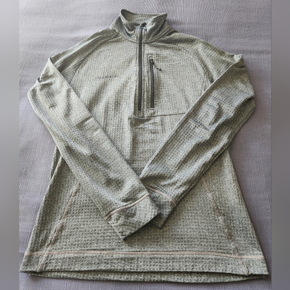 Mammut 1/4 zip tech pull over.